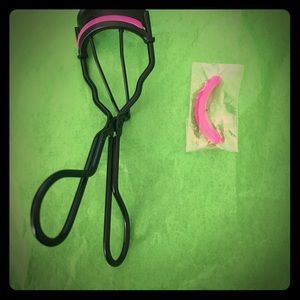 Eyelash curlers two for one !